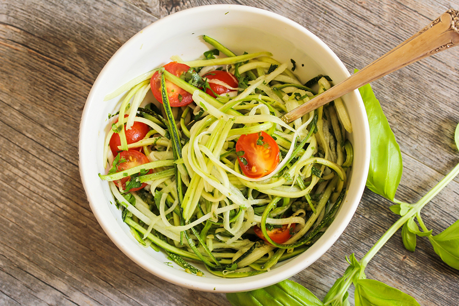Squashpasta med cherrytomater