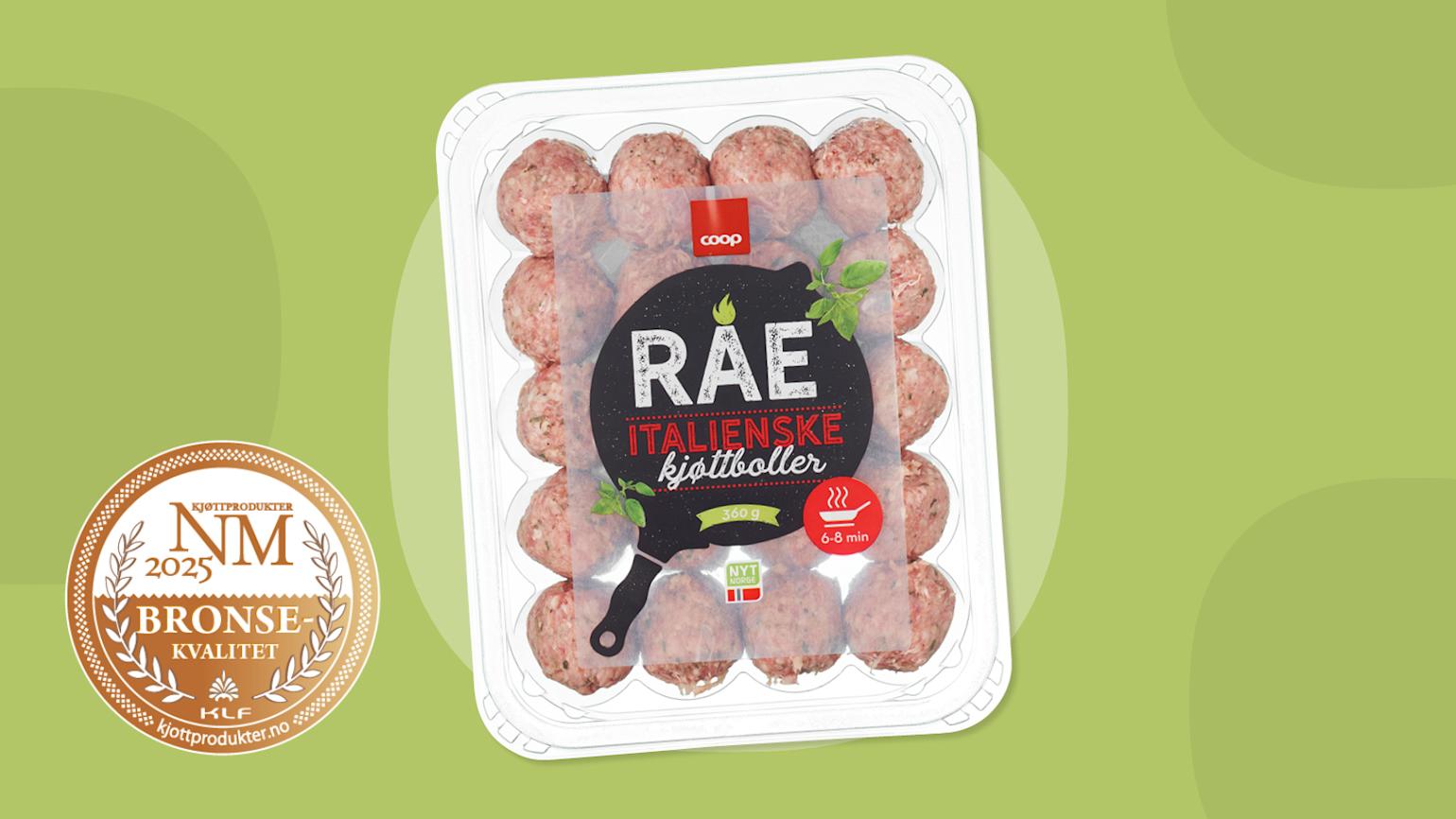 Coop Råe italienske kjøttboller, bronsemedaljevinner i NM i kjøtt 2025, på grønn bakgrunn med bobler.