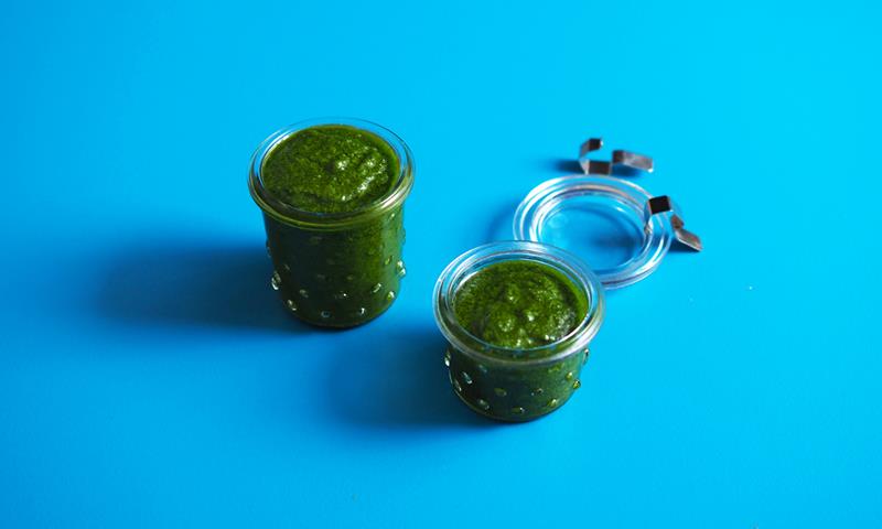 Hjemmelaget pesto av urterester