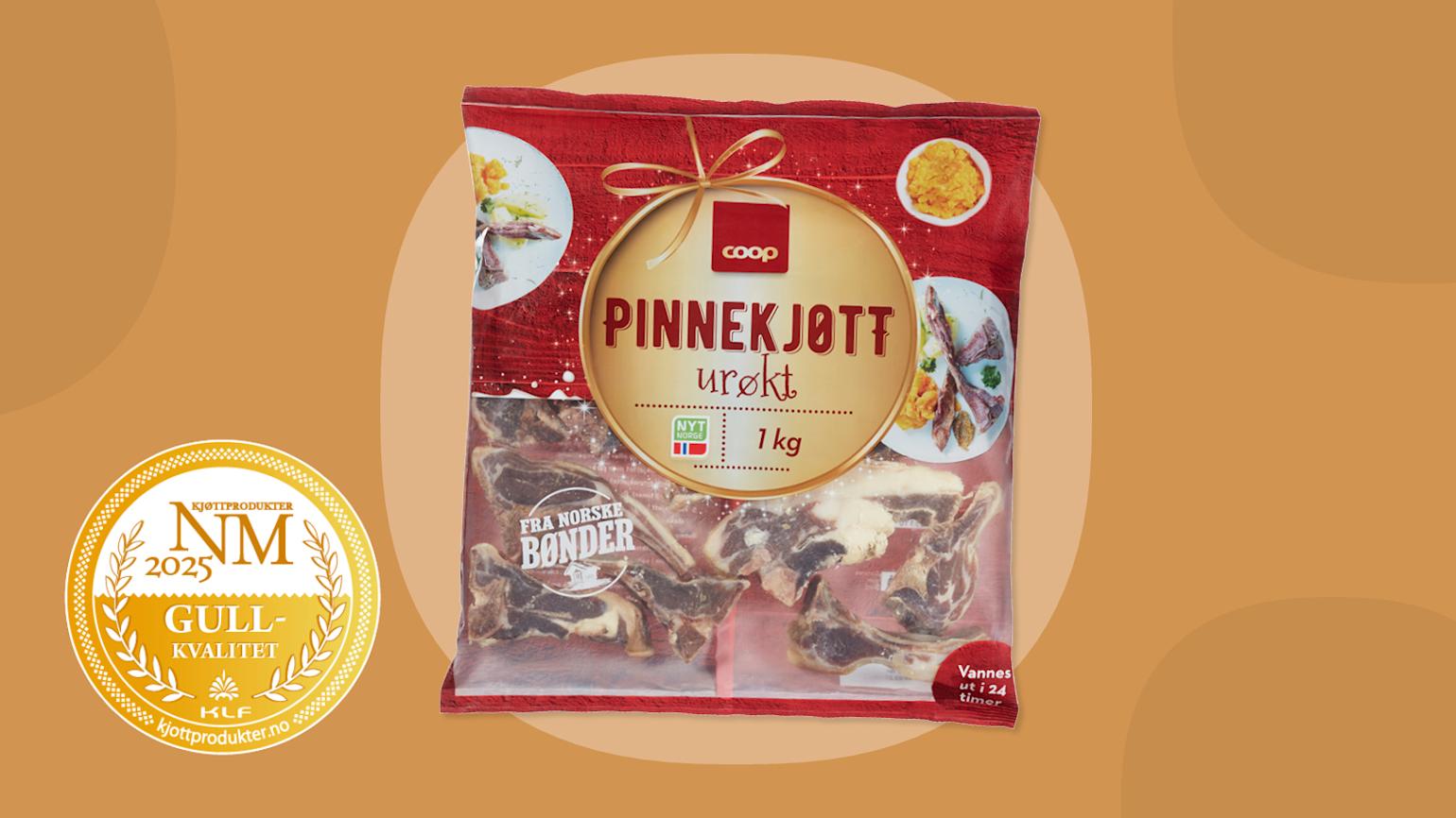 Coop Pinnekjøtt urøkt, gullmedaljevinner i NM i kjøtt 2025, på oransje bakgrunn med bobler.
