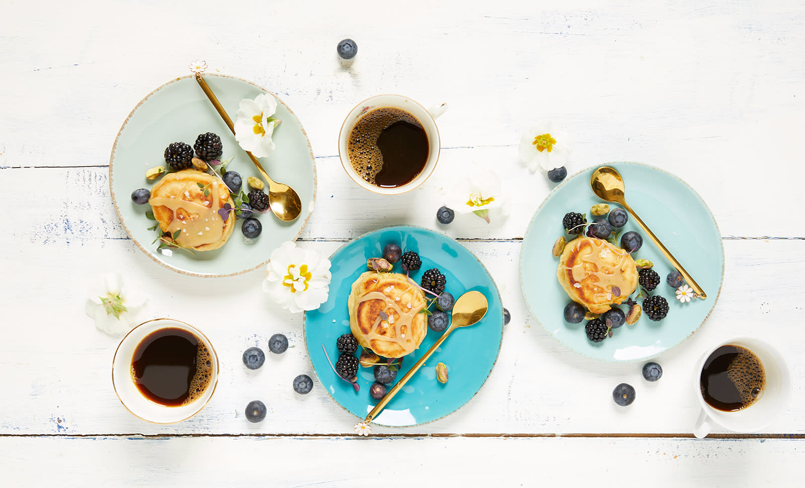 Pannekaker med bjørnebær og blåbær