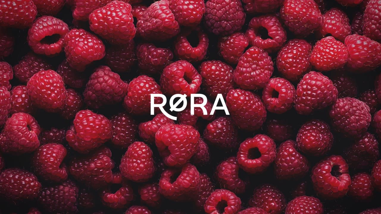 Røra logo med bær bak