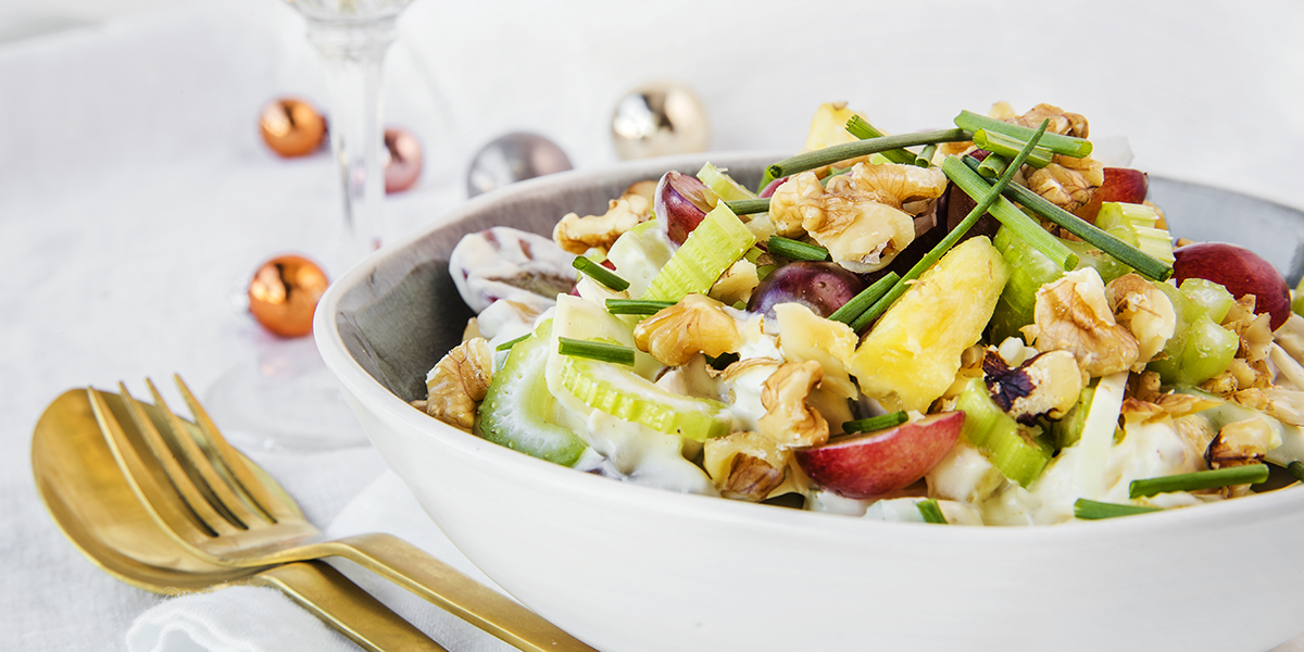 Waldorfsalat med kål og ananas