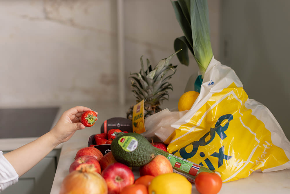 Coop Prix pose bugner av frukt og grønt