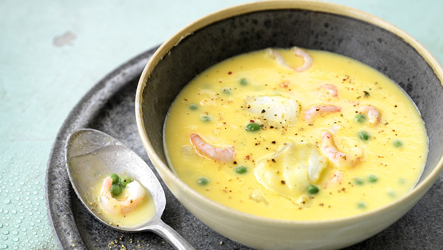 Kremet fiskesuppe med torsk og reker
