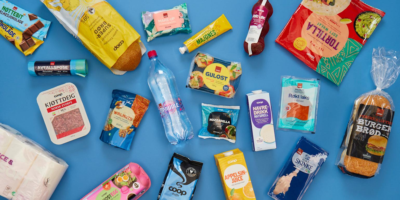 Ulike Coop-produkter på blå bakgrunn