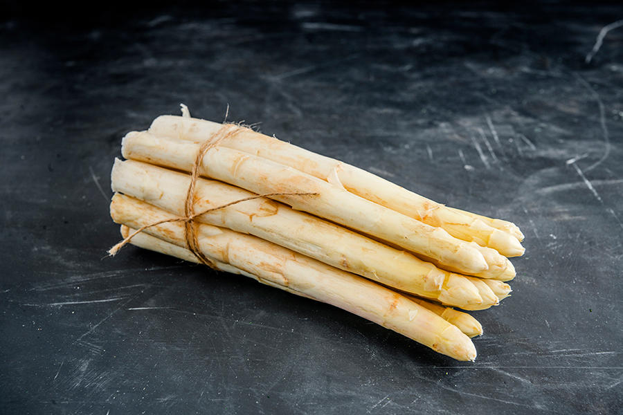 Bunt med hvit asparges