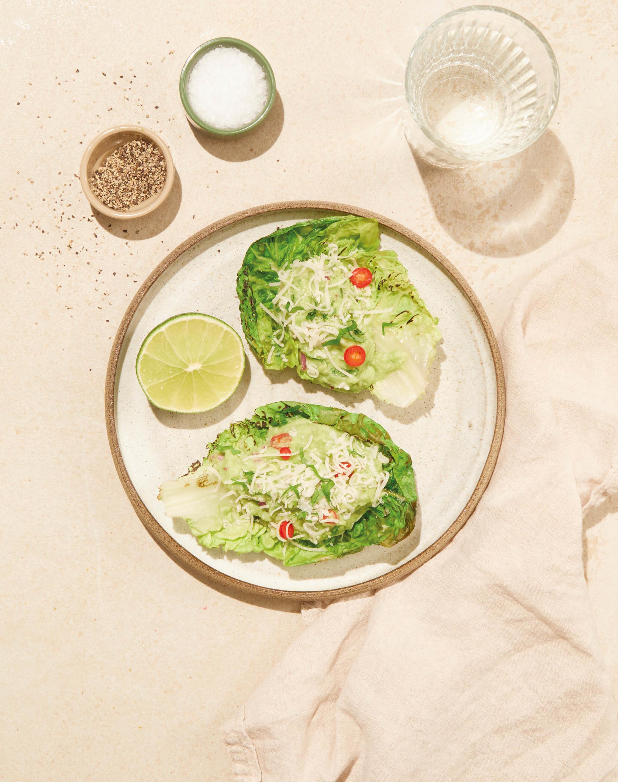 Hjertesalat på lys tallerken