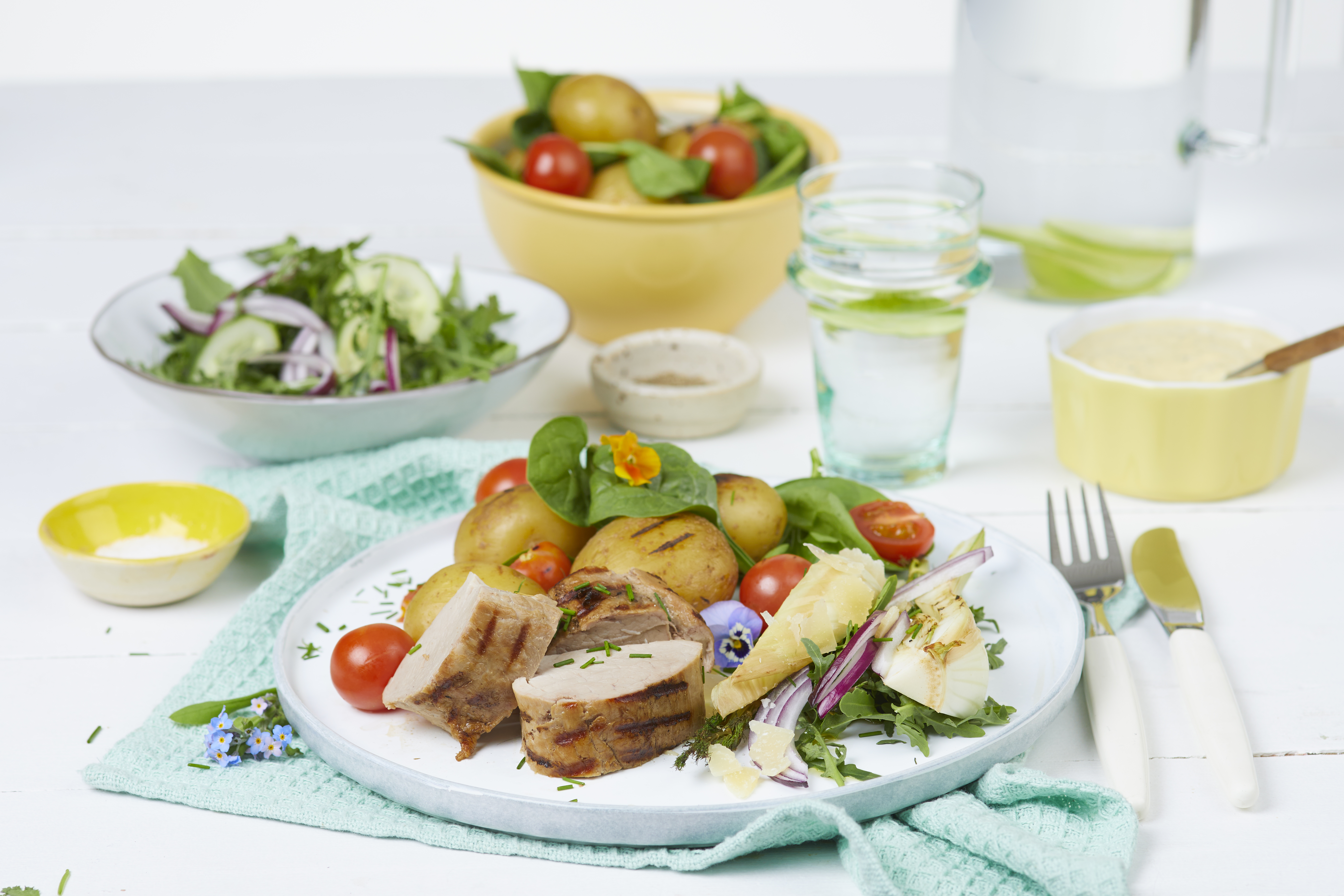 Grillet indrefilet av svin med grønn salat og fennikel