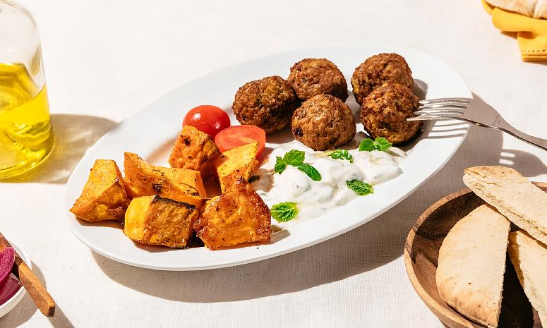 Pita med falafel, søtpotet og hjemmelaget tzatziki