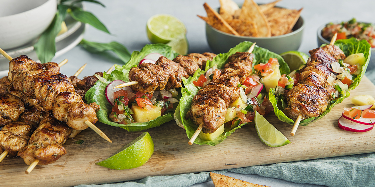Meksikansk grillspyd med kylling og pico de gallo