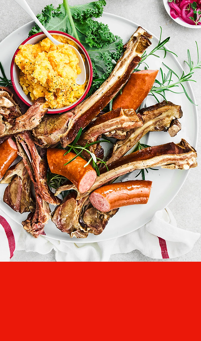 Juletallerken med med medisterkaker og pølse