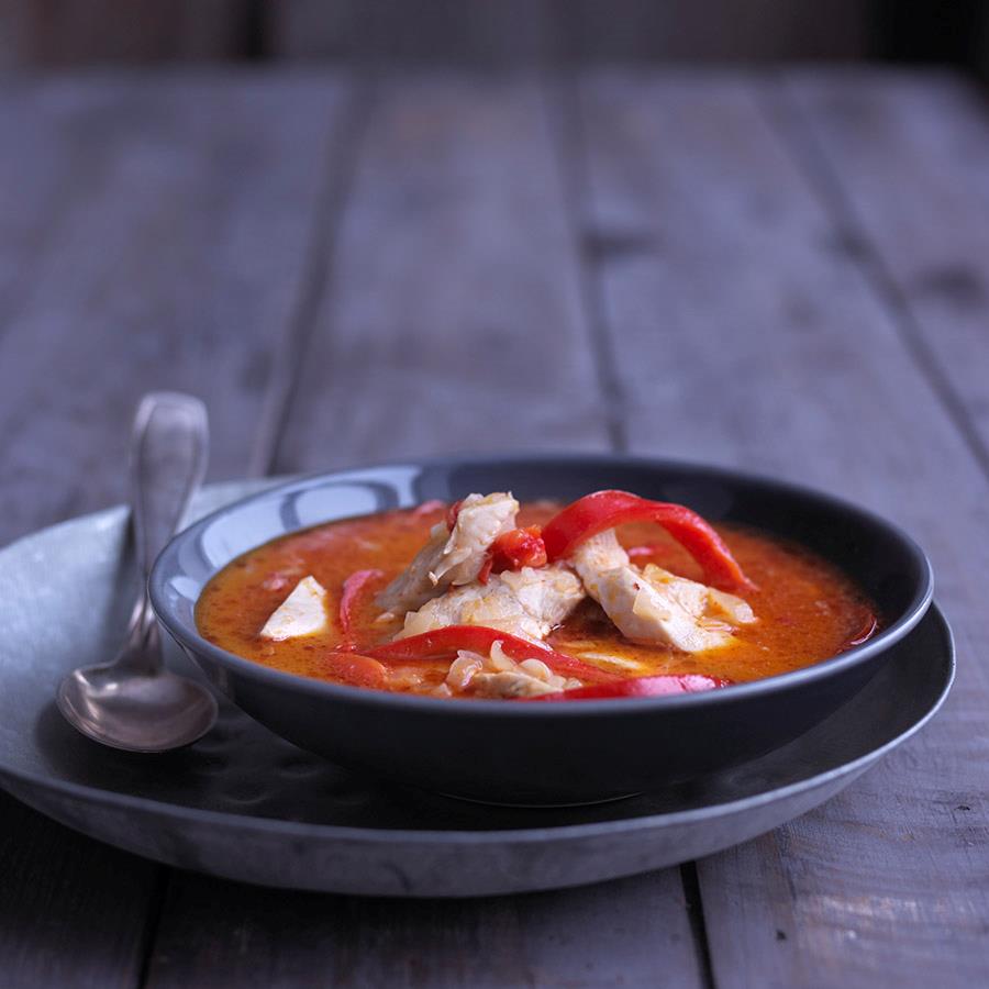 Hot kyllingsuppe med kokosmelk og chili