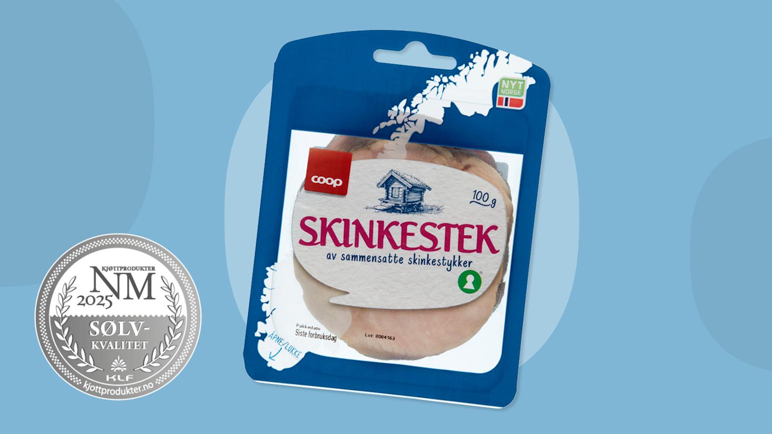 Coop Skinkestek av sammensatte skinkestykker, sølvmedaljevinner i NM i kjøtt 2025, på blå bakgrunn med bobler.