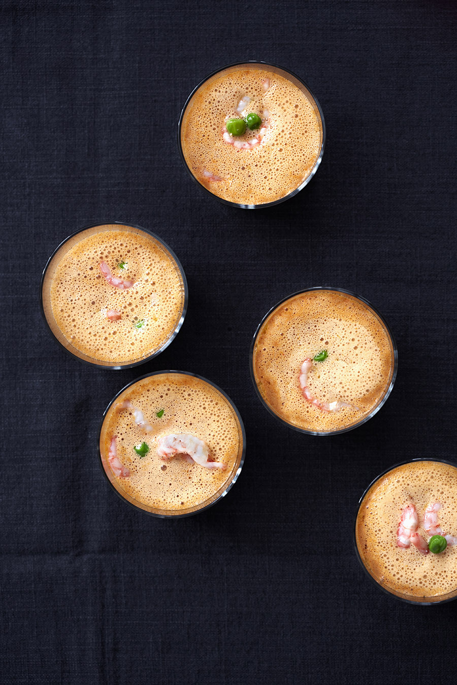 «Mini» rekesuppe med reker og erter