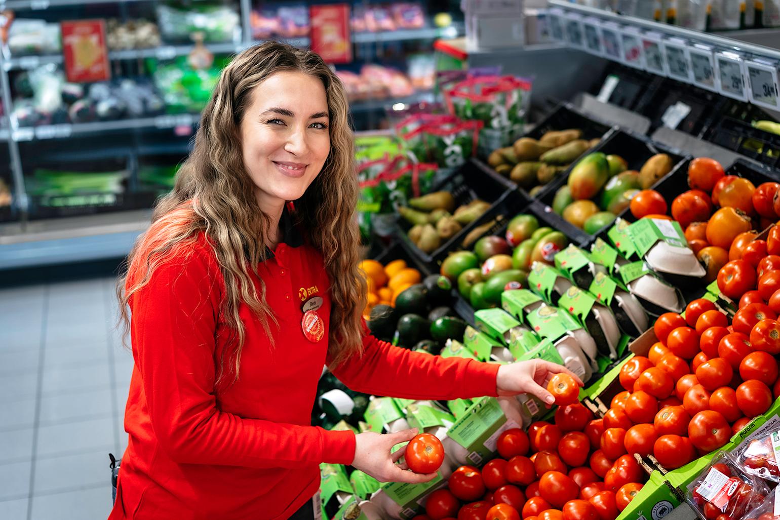 Illustrasjon av personer i ulike yrker som står ved siden av hverandre. 