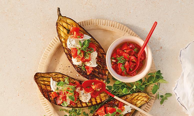 Aubergine med tomatsalat