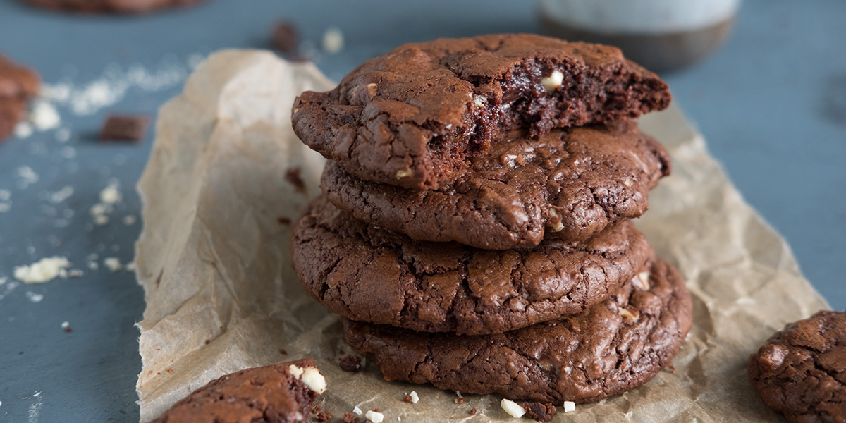 Brownie cookies med hvit sjokolade og appelsin