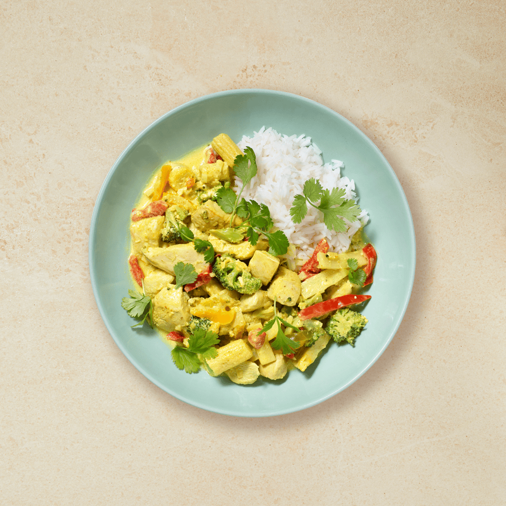 Kylling gryterett med ris i tallerken