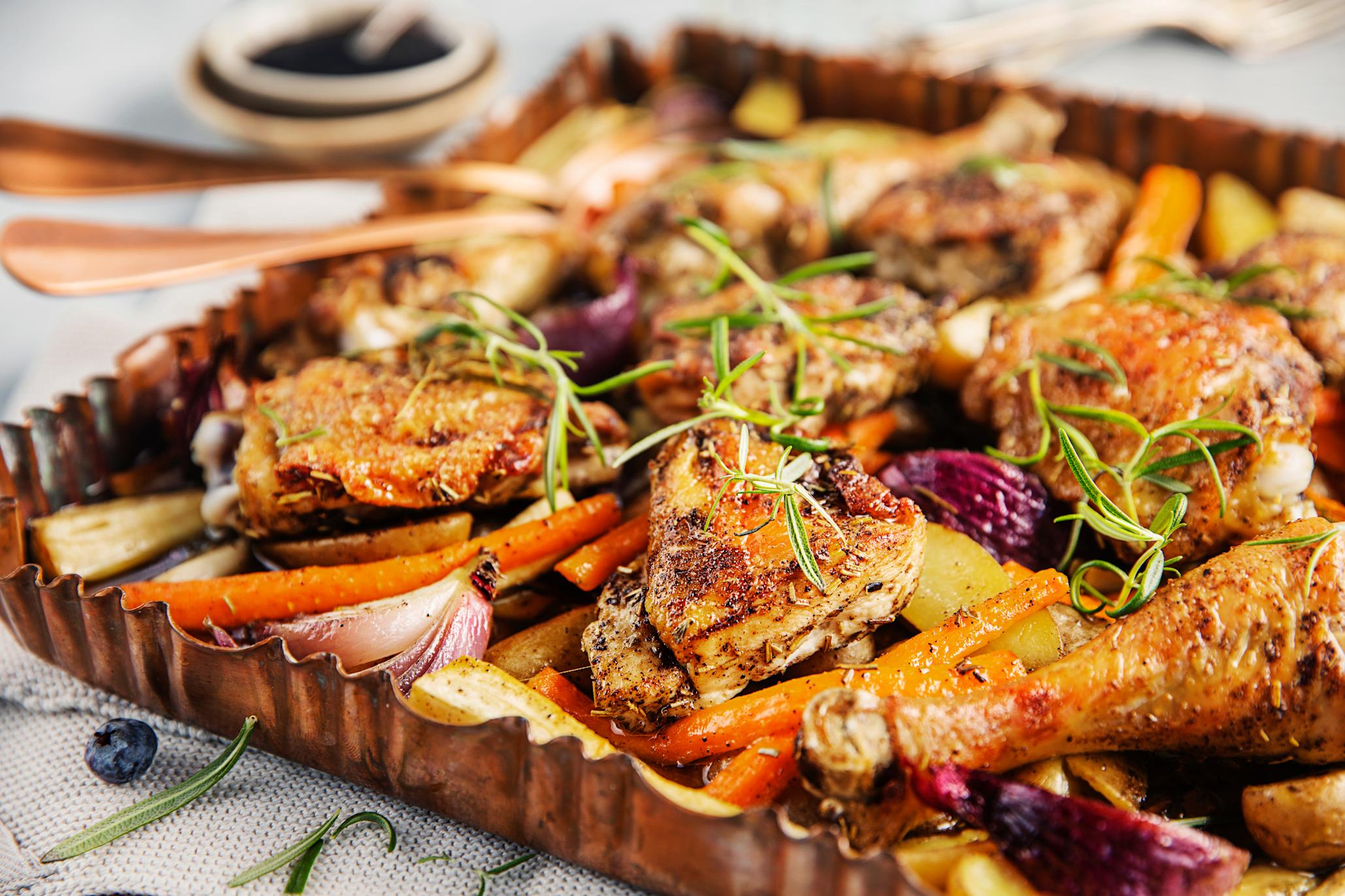 Ovnsbakt kylling med kraftig blåbærsausi langpanne