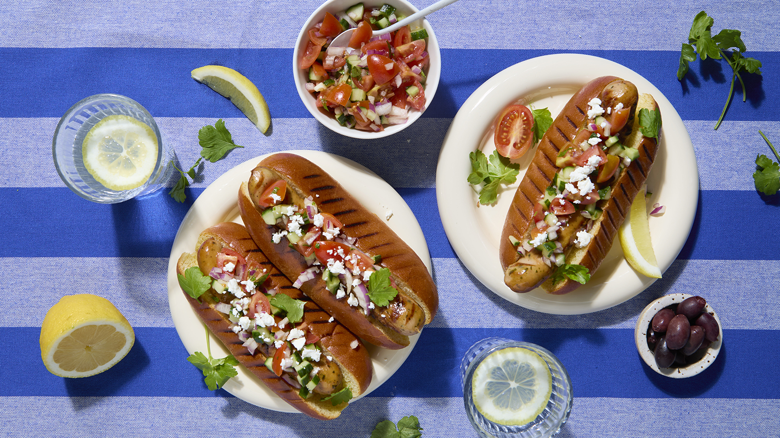 Tasty Garlic pølse med gresk salsa og fetaost