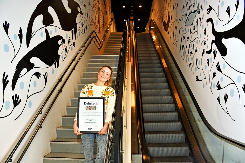 Kine Yvonne Kjær i trapperom