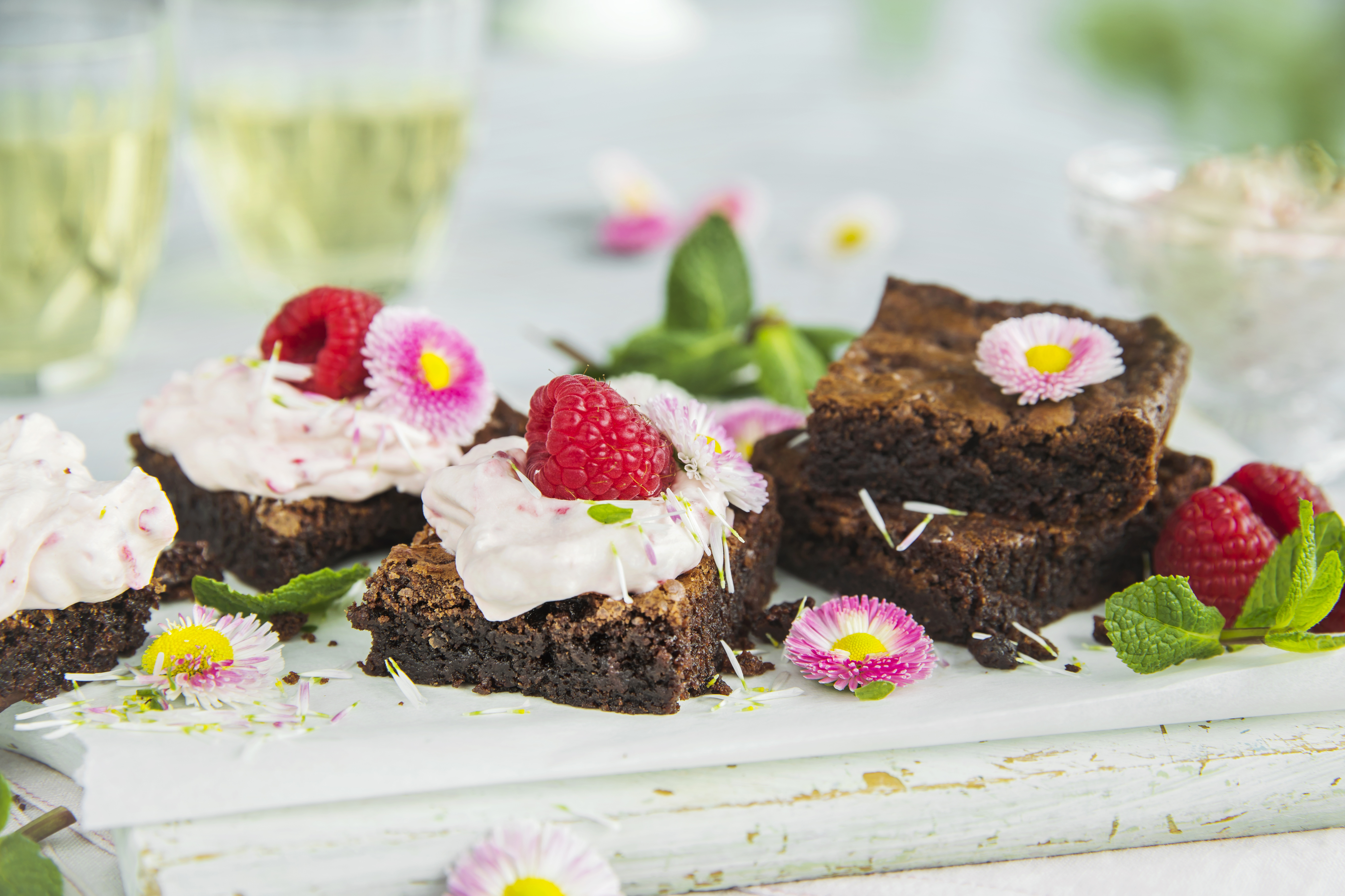 Brownies med bringebærkrem