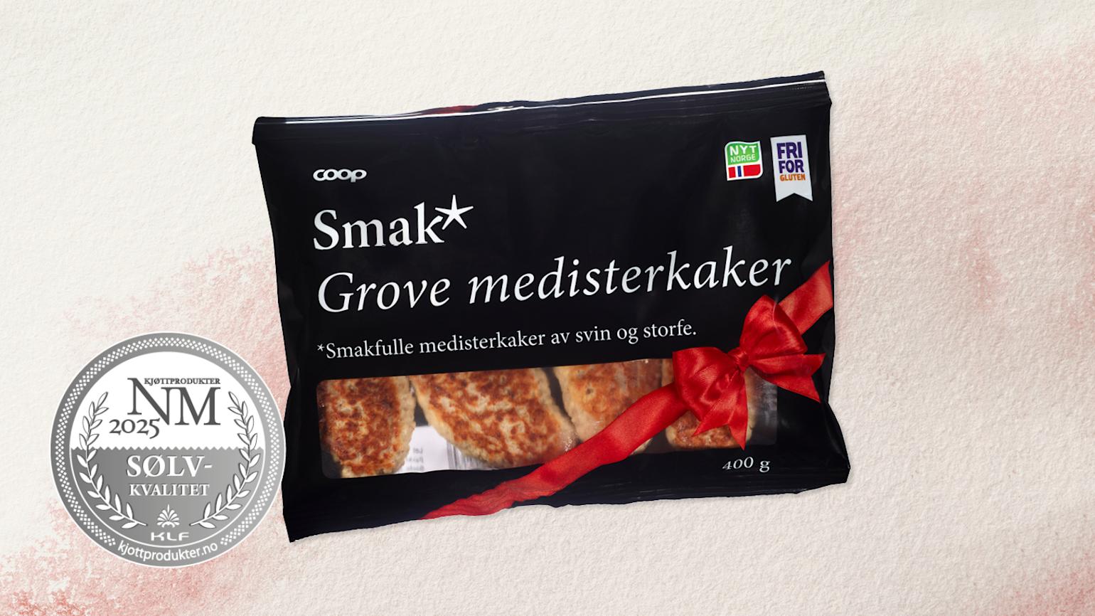 Smak* Grove medisterkaker, vinner av sølvmedalje i NM i kjøtt 2025, på akvarellbakgrunn.