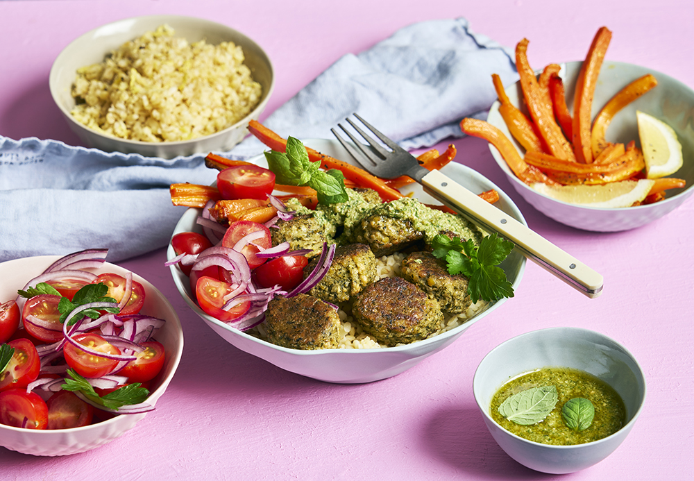 Falafel bowl med sitronstekte gulrøtter og myntepesto