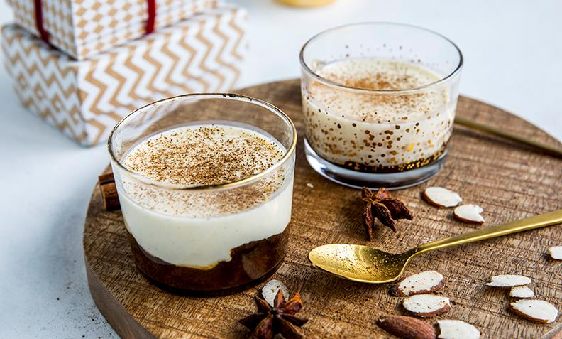 Yoghurt-panna cotta med marinerte svisker