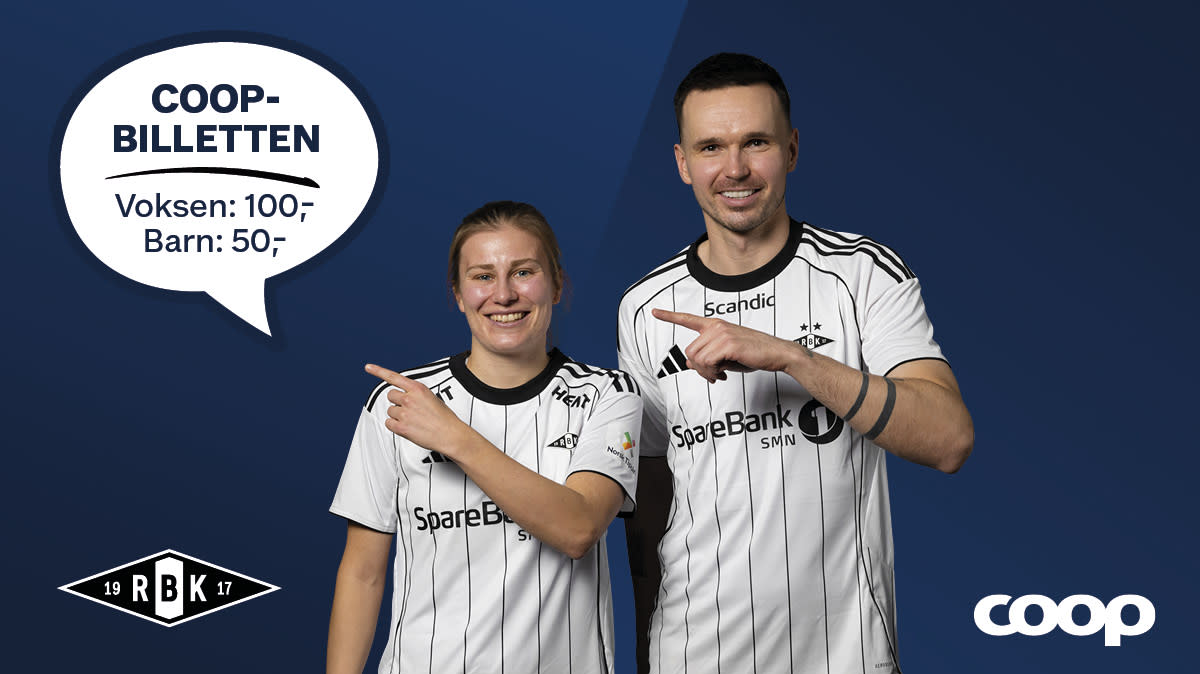 To Rosenborgspillere står med en plakat i hånden som viser 100 kr.