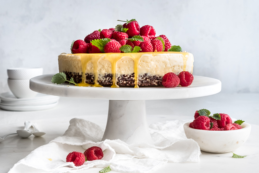 Iskake med pasjonsfruktparfait og sjokoladebunn