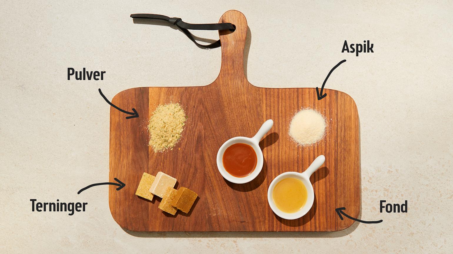 Ulike typer buljong på en trefjøl med beskrivelse.