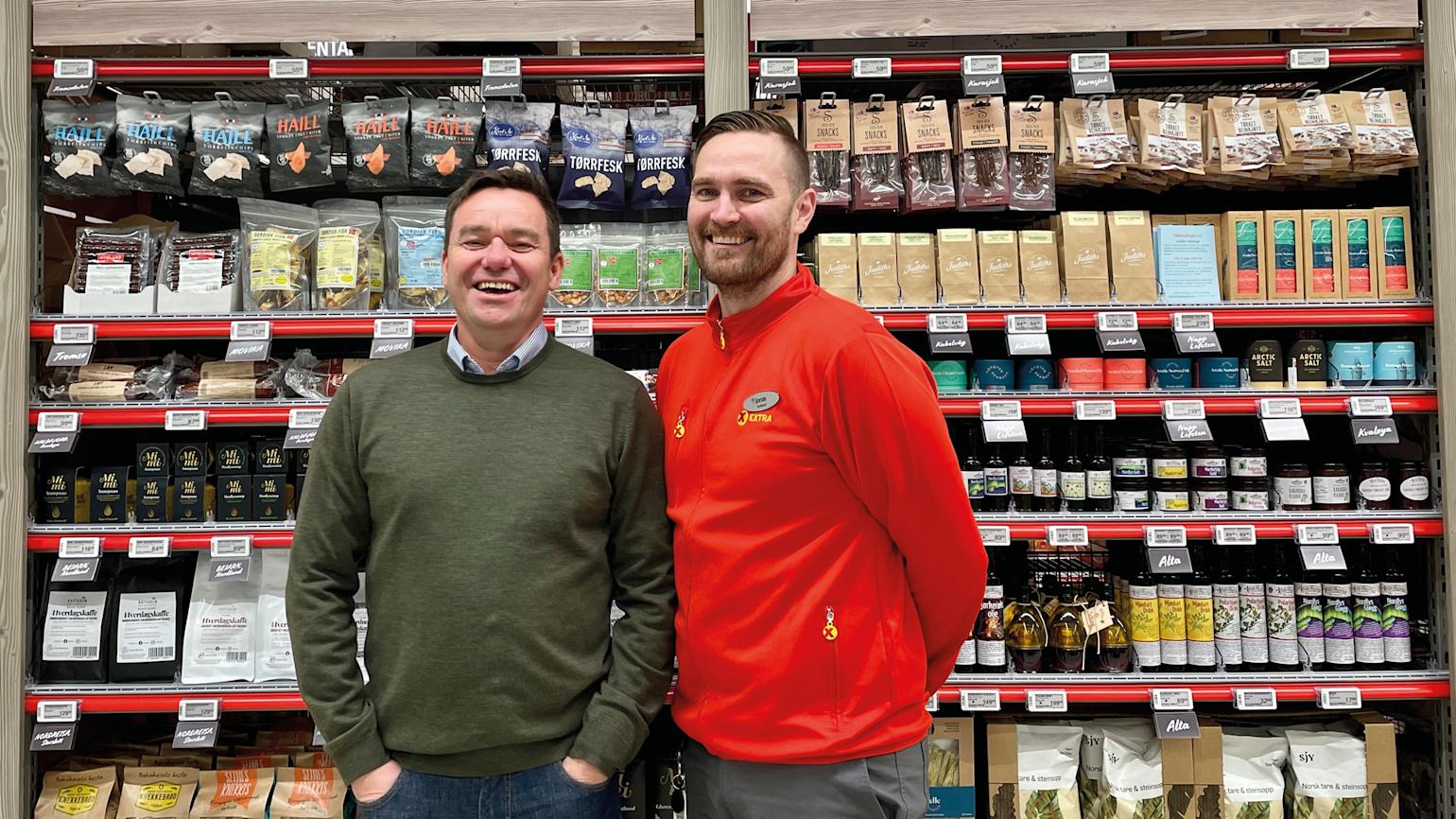 2 menn som smiler til kameraet.