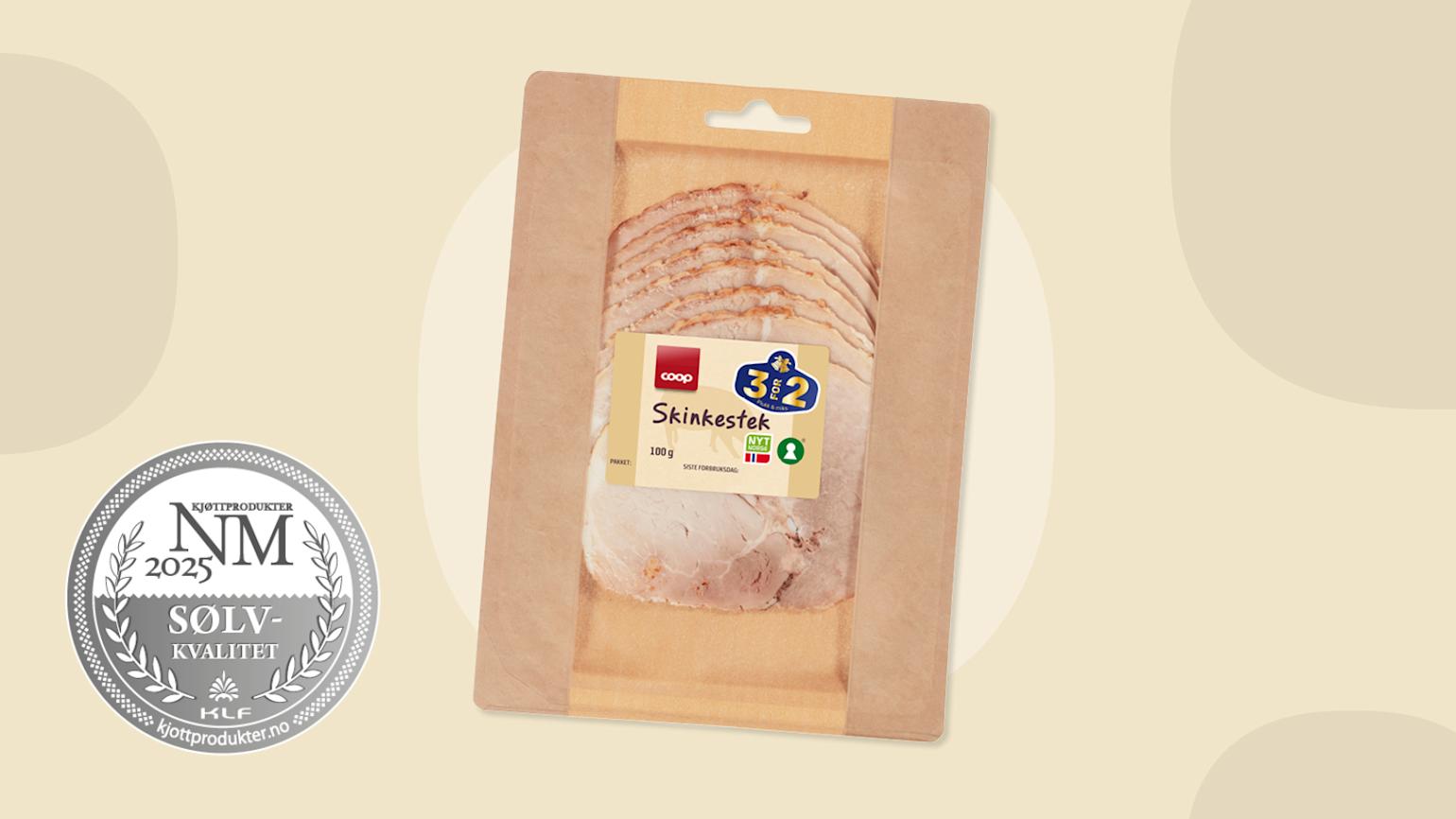 Coop Skinkestek, sølvmedaljevinner i NM i kjøtt 2025, på beige bakgrunn med bobler.