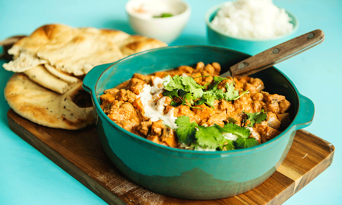 Vegetar tikka masala med søtpoteter og kikerter