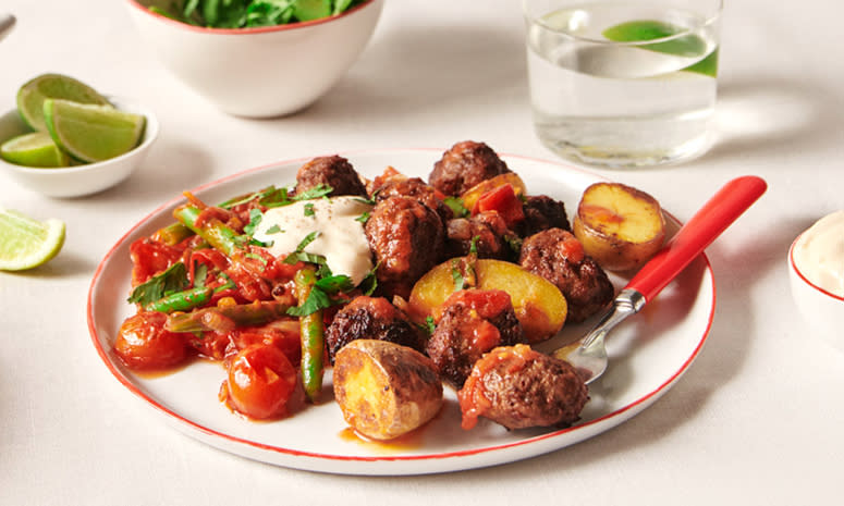 Spanske kjøttboller med aioli, tomatsaus og poteter