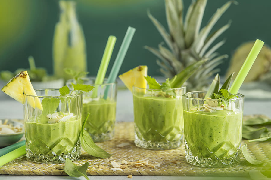 Grønn smoothie med avokado og tropisk smak