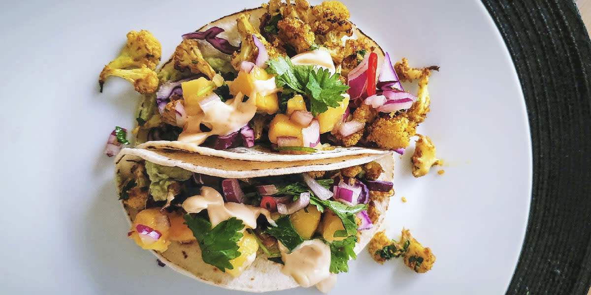 Blomkåltaco med mangosalsa