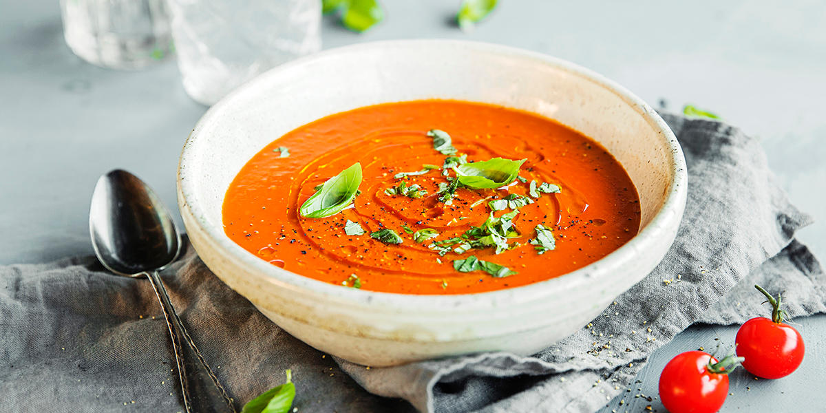 Hjemmelaget tomatsuppe med smak av søte tomater