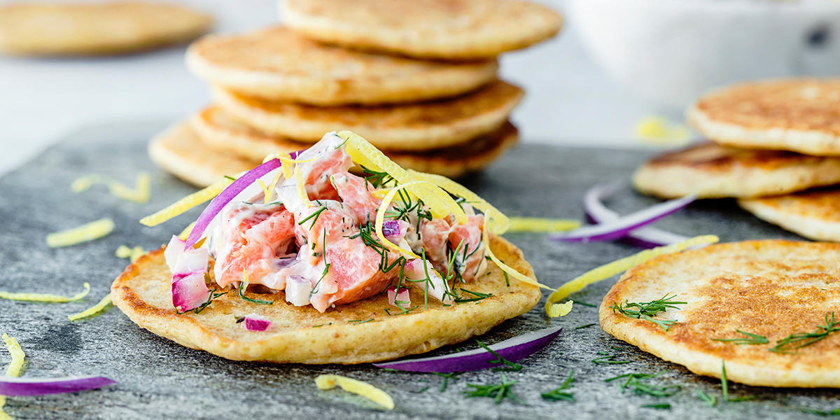 Rakfisk på blinis blir din nye julefavoritt