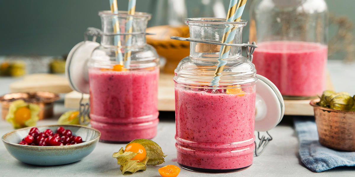 Forfriskende smoothie med tyttebær og sjokolade