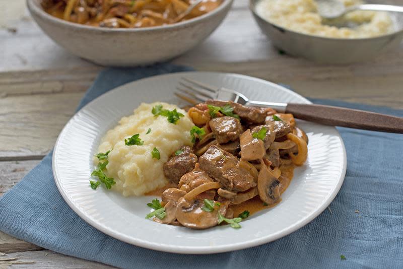 Rask biff stroganoff med potetmos