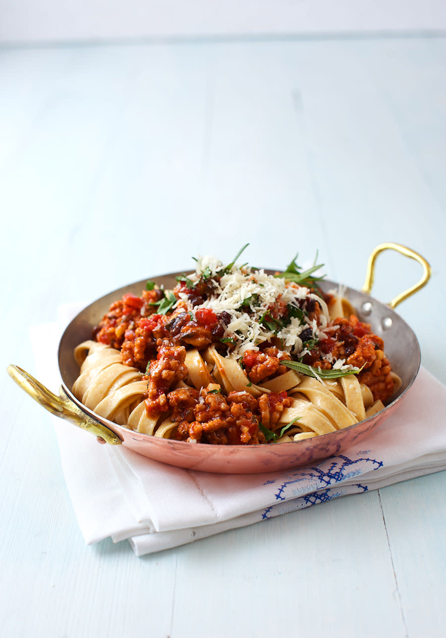 Pasta bolognese med rosmarin og parmesan 