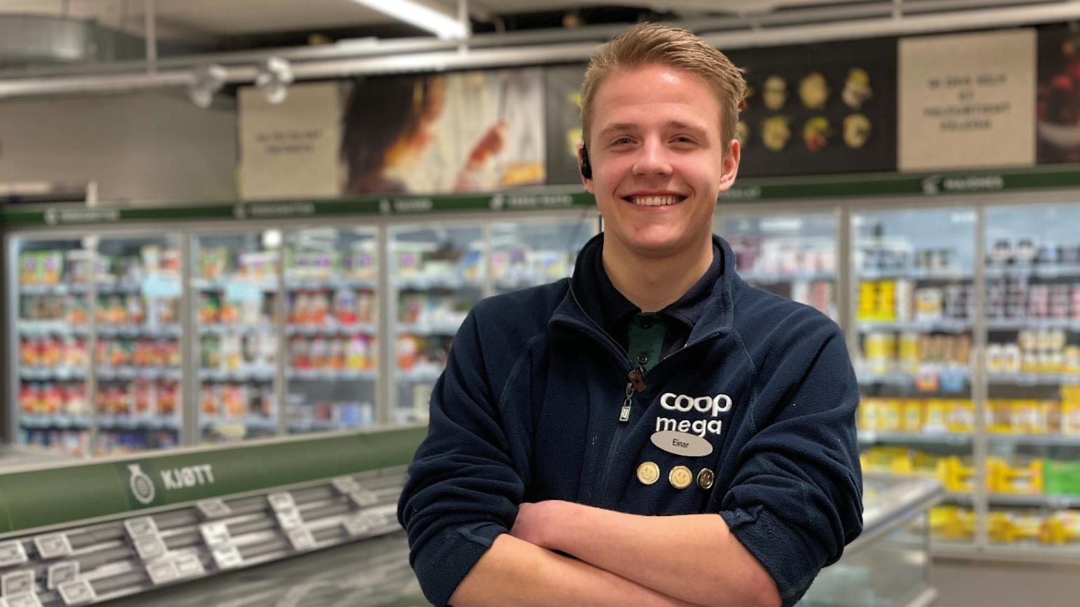 Ung mann smiler.
