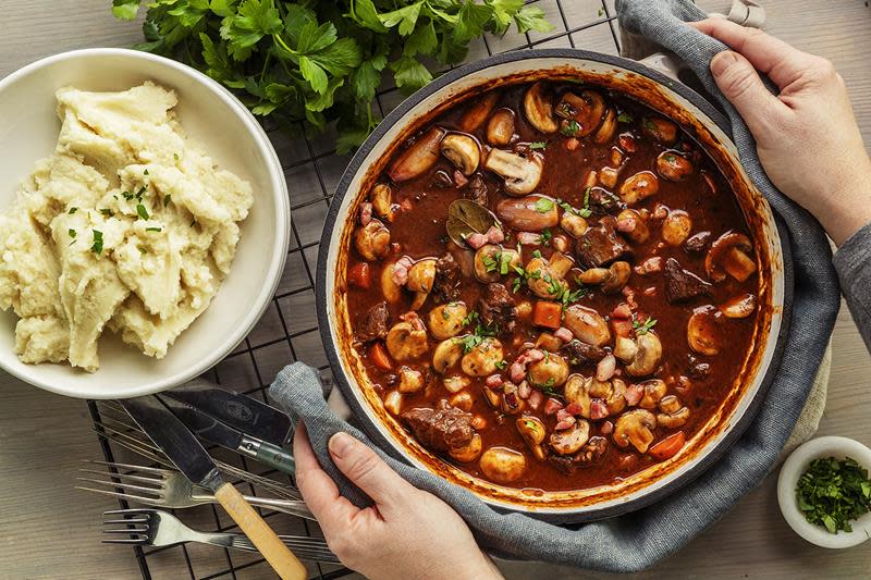 Slik lager du fransk Boeuf Bourguignon