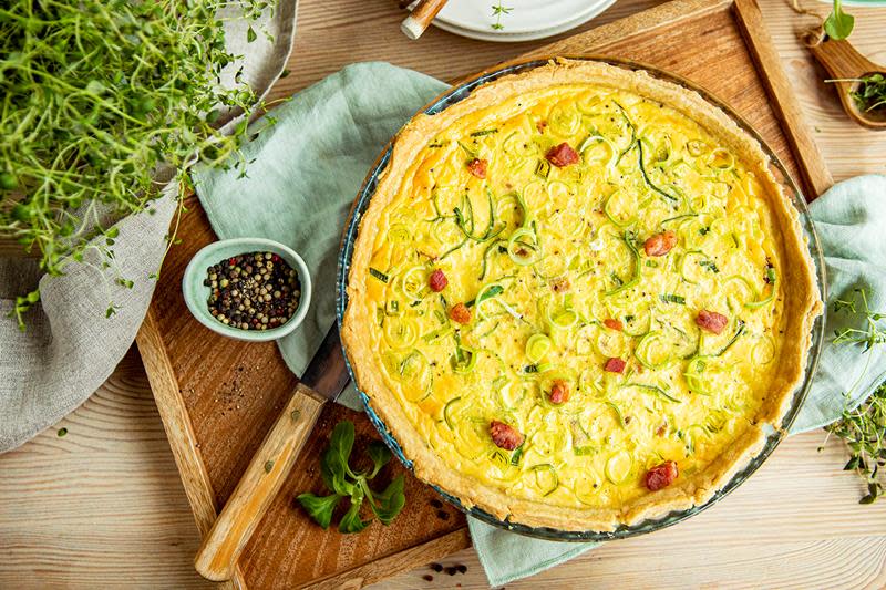 Deilig quiche Lorraine med bacon og purre