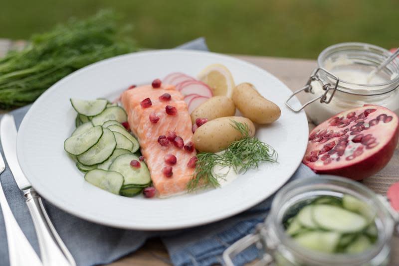 Ovnsbakt laks med agurksalat